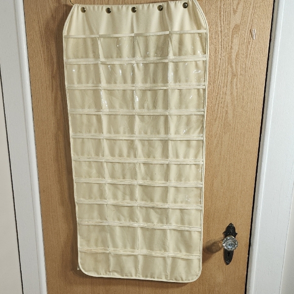 Elegant Cream Jewelry Organizer - Picture 4 of 5